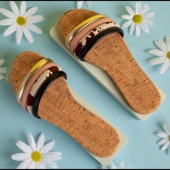 🎊HP🎊 Strap Slides in Multi Cow - Picture 2 of 9